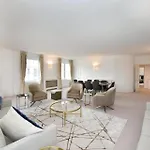 Charming 3-Bed Apartment In Central London