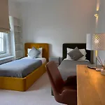 Charming 3-Bed Apartment In Central London