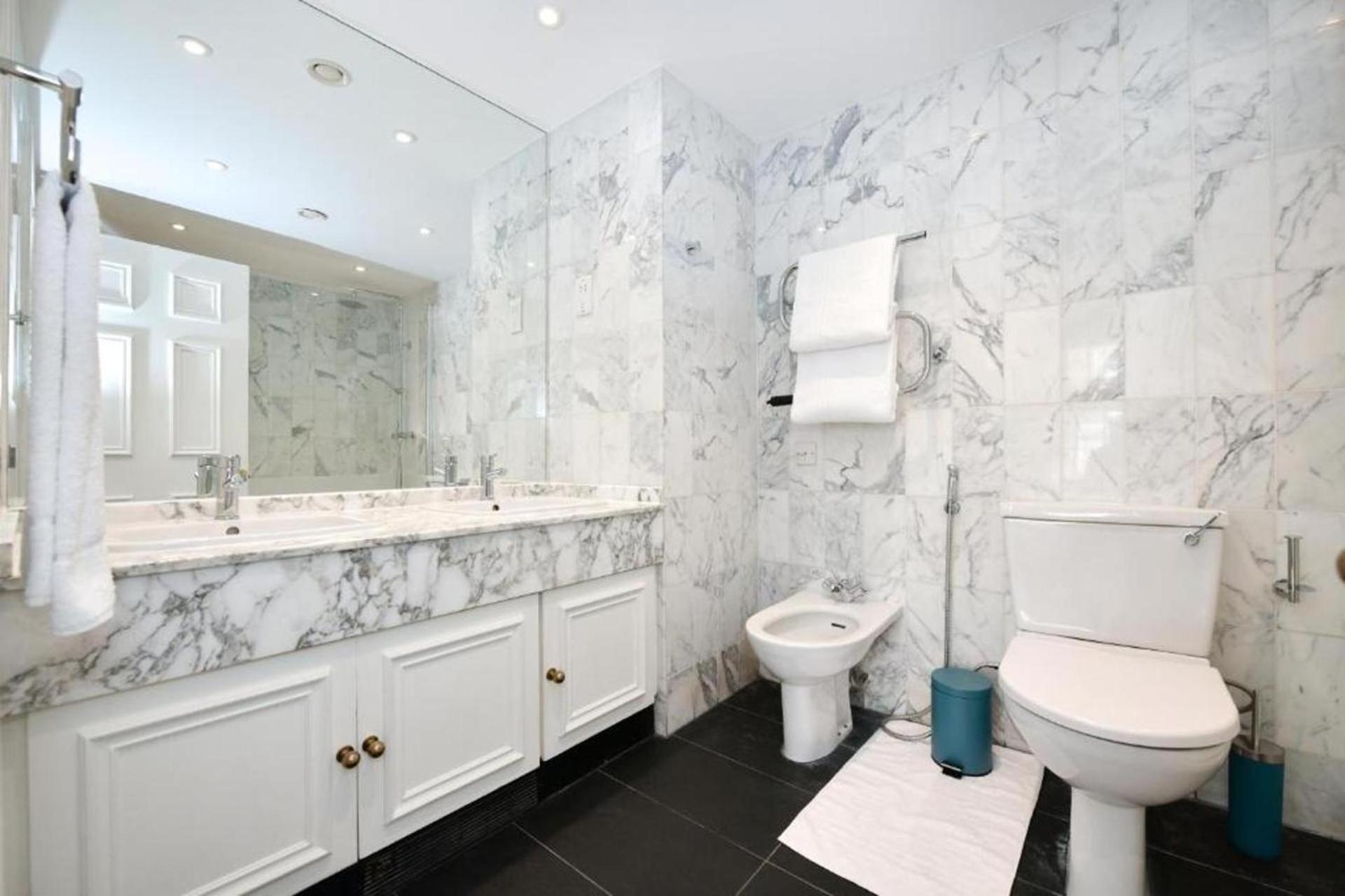 Charming 3-bed In Central Appartement *