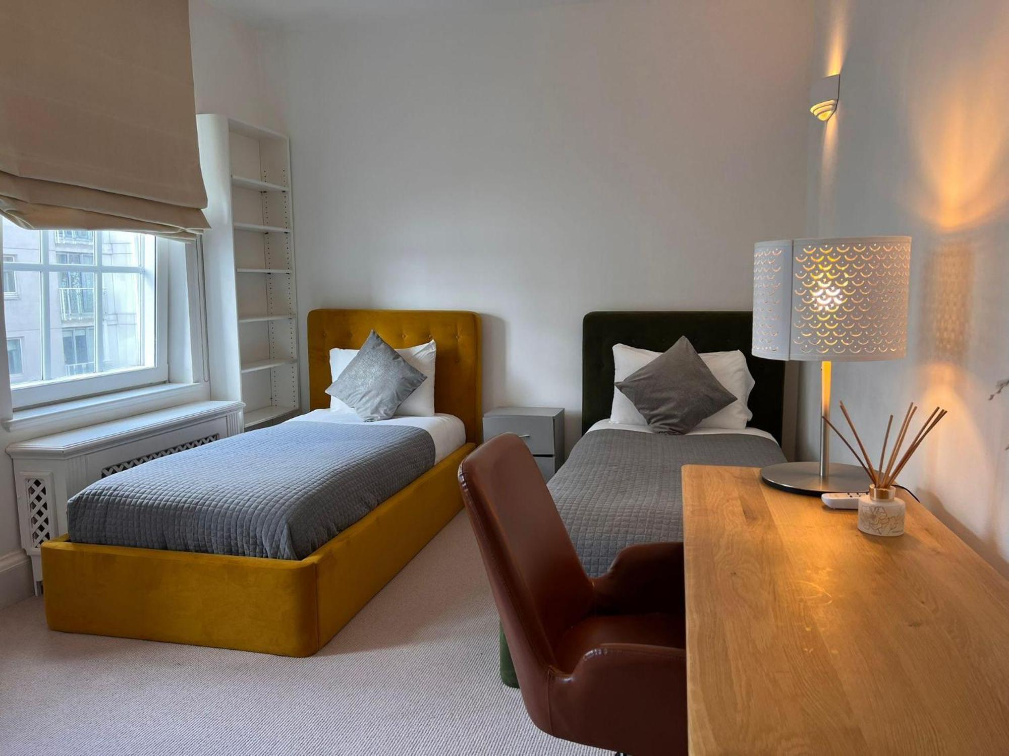 Charming 3-bed In Central Appartement *